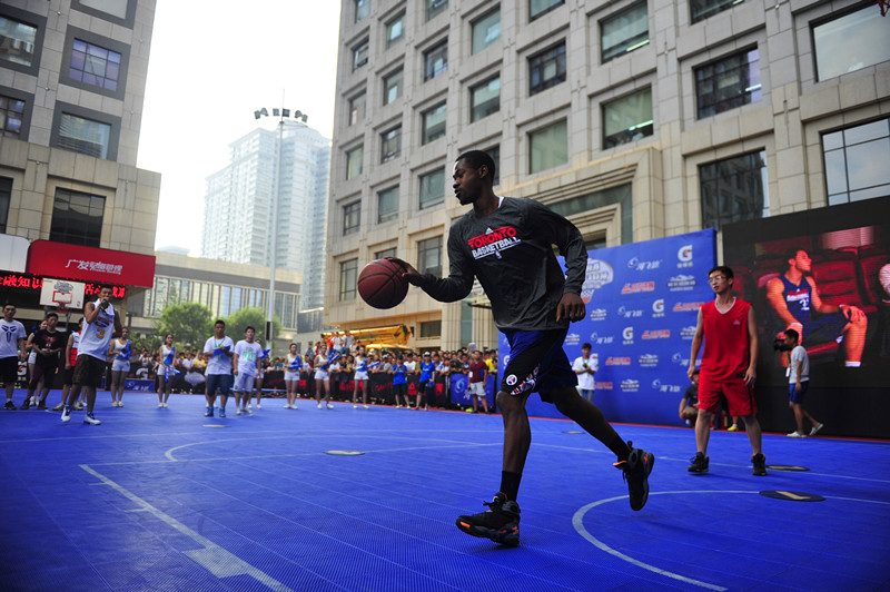 NBA球员线上互动直播，与球迷互动训练