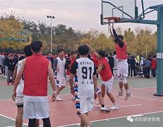 NBA明星赛：球员们展现高超球技，给球迷带来视觉盛宴